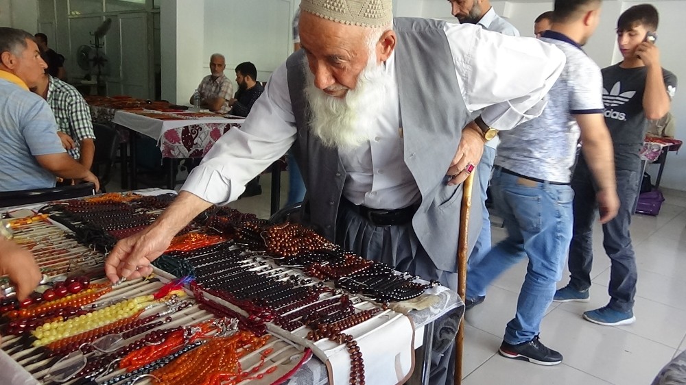 Bu tespihlerin fiyatı dudak uçuklatıyor