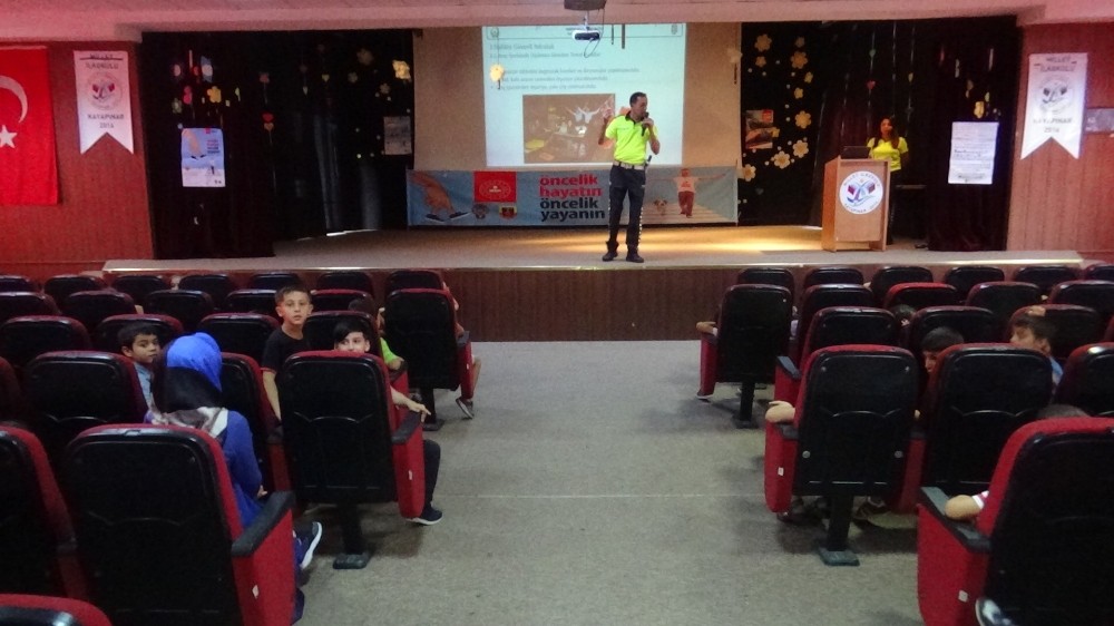 Diyarbakır’da gönüllü okul geçit görevlilerine teorik eğitim
