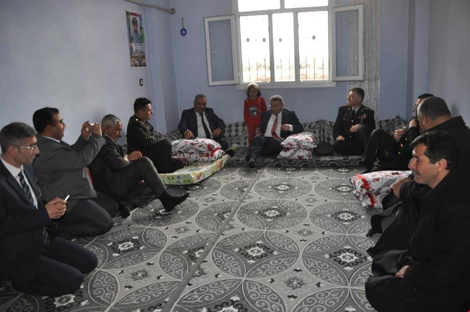 Kaymakam Ömer Çimşit’ten şehit ailelerine yemek