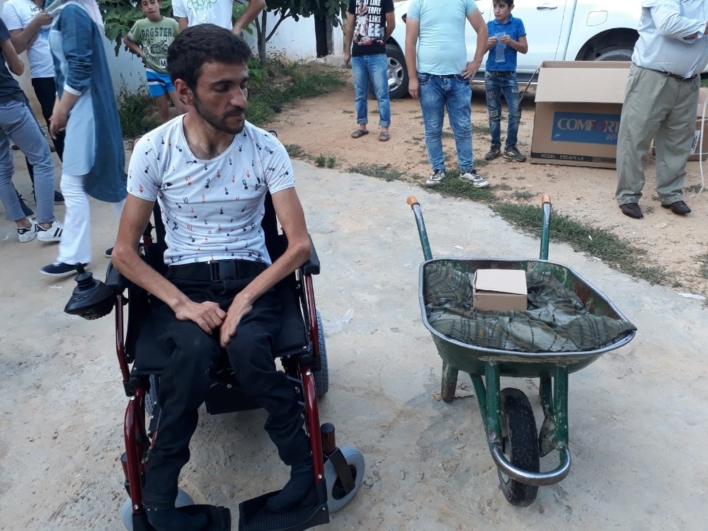 Hediye edilen akülü arabayı görünce gözyaşlarına engel olamadı