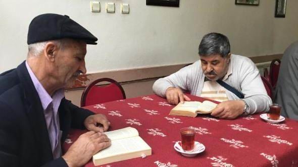 1 saat kitap okuyana çay ve kahve bedava