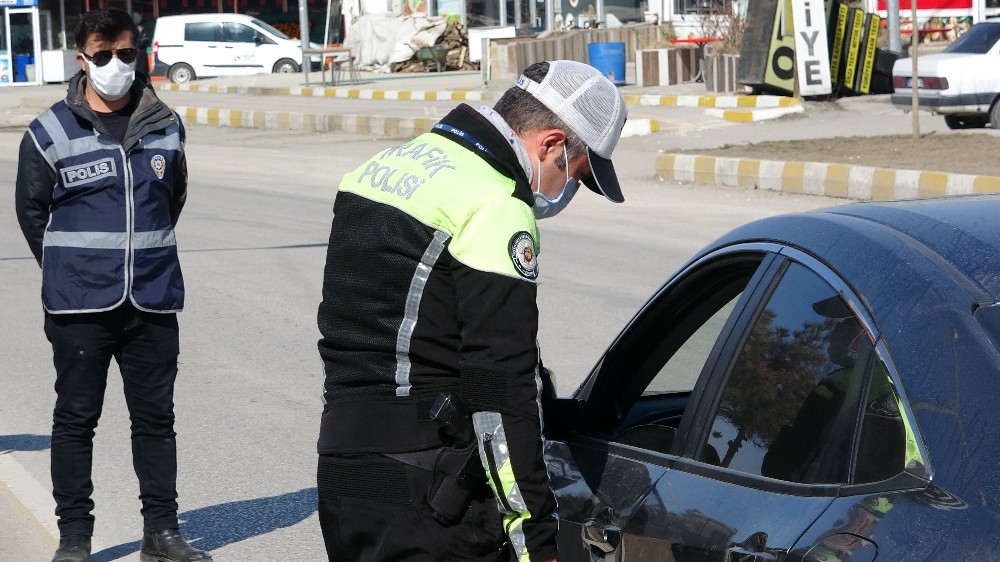 Van polisinden kısıtlama günlerinde sıkı denetim
