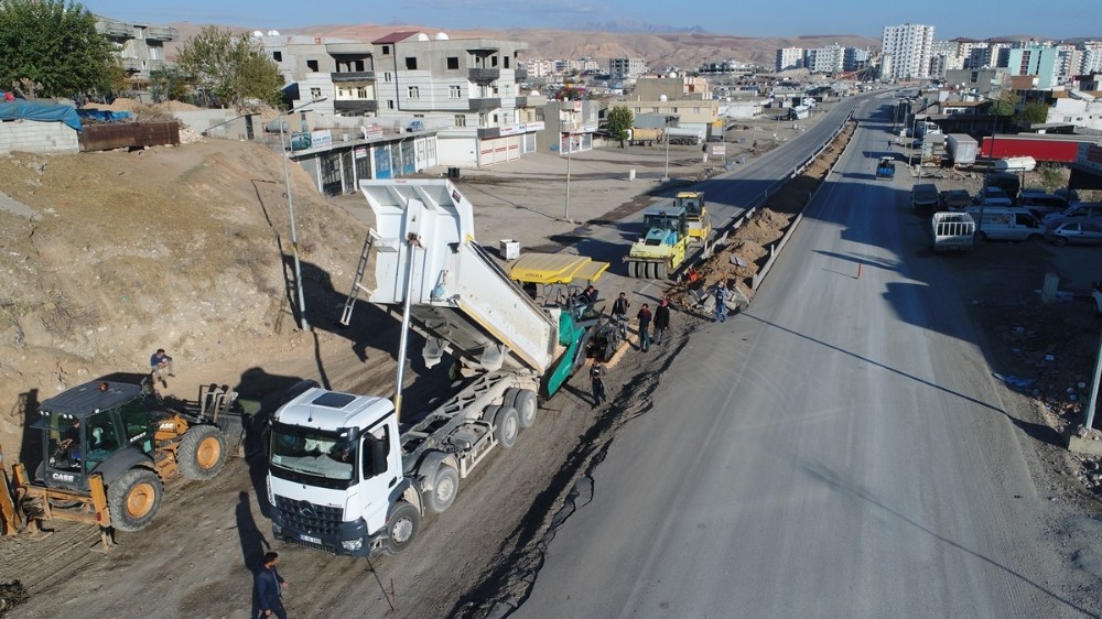 Cizre’de yol yapım çalışmaları devam ediyor