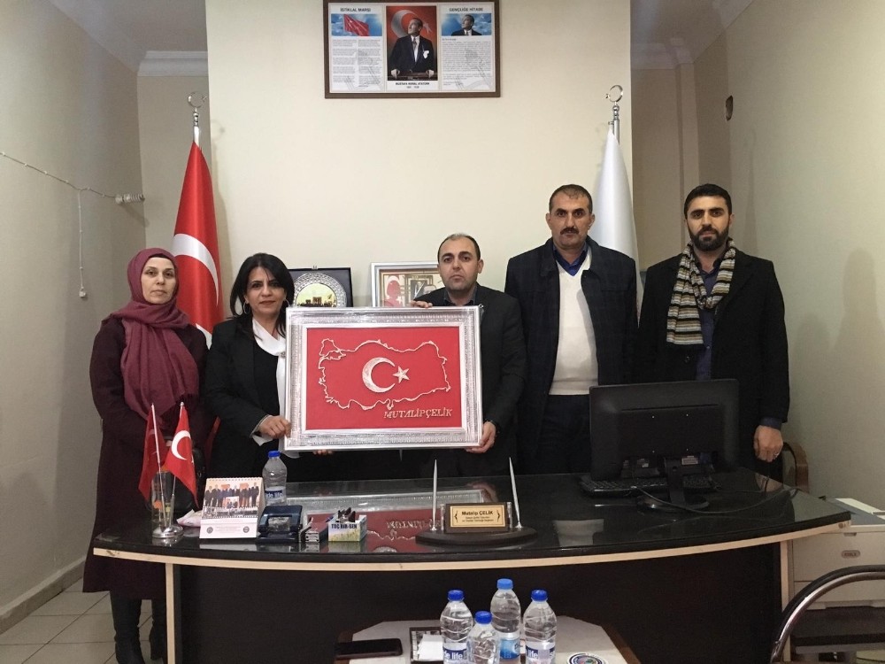 Yaptıkları ilk Türkiye haritası filografiyi şehit yakınlarına hediye ettiler