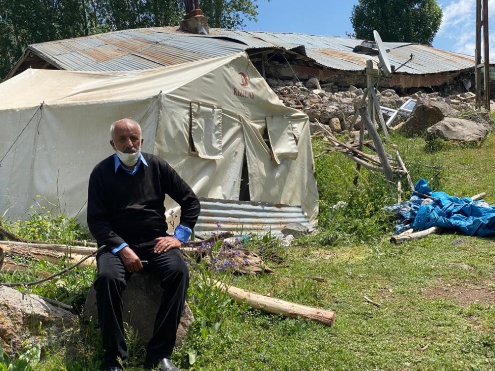 Bingöl Valiliği: ″İki depremde 33 kişi hastaneye başvurdu, 27’si taburcu edildi″