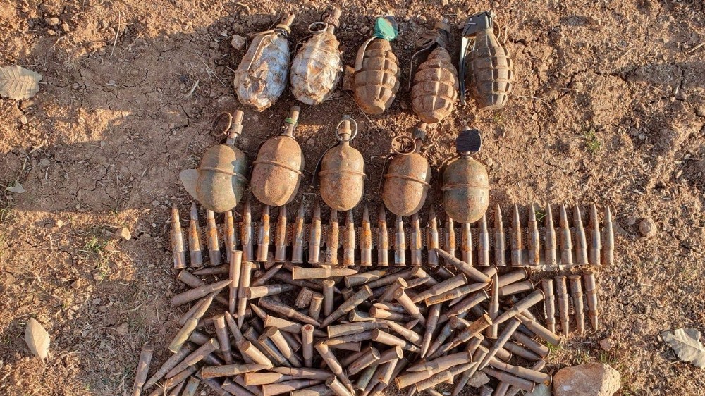 Siirt’te teröristlerin kullandığı barınaklarda tuzaklanmış bomba ve mühimmat ele geçirildi