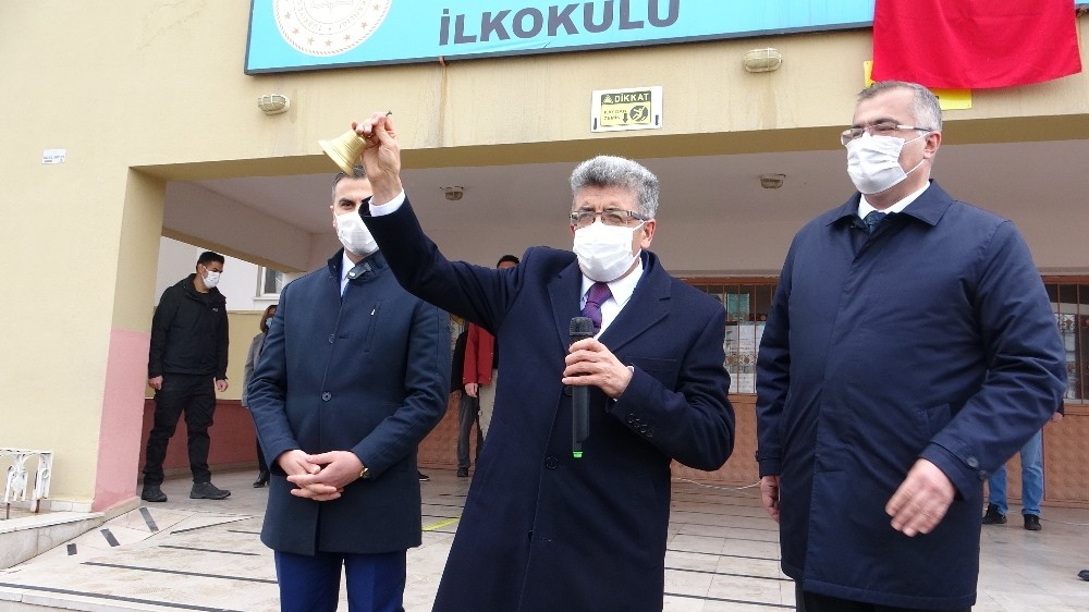 Van’da öğrencilerin yüz yüze eğitim sevinci