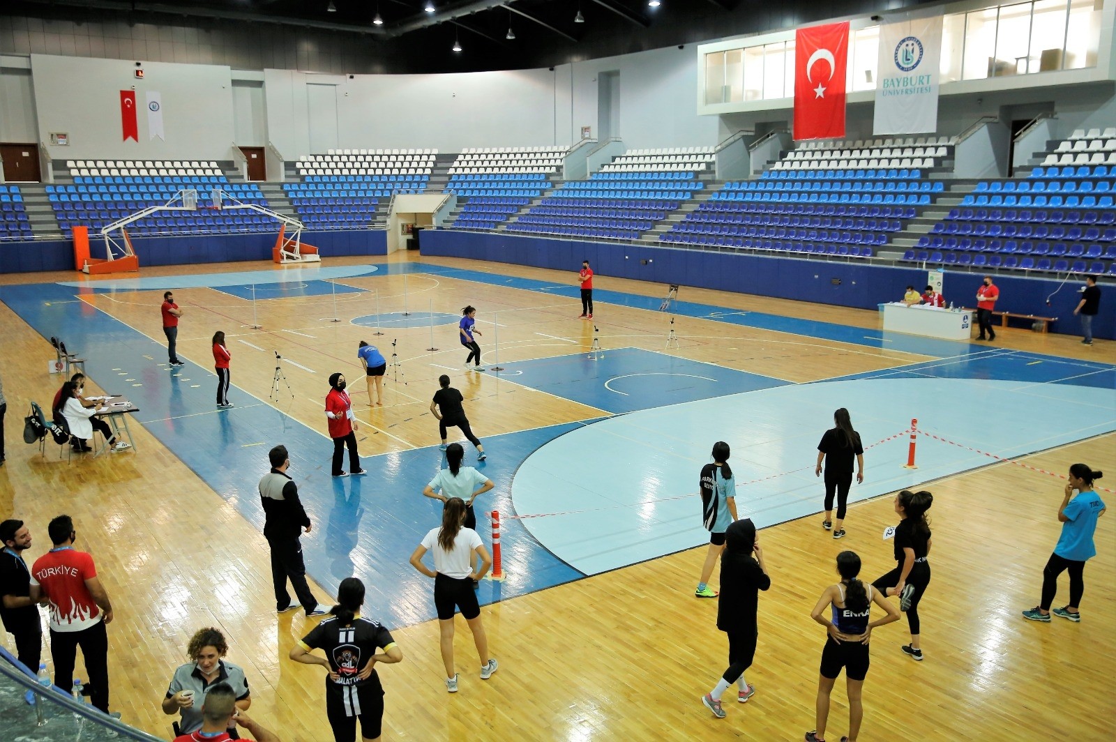 Spor Bilimleri Fak&uuml;ltesi &ouml;zel yetenek sınavı yoğun katılımla başladı