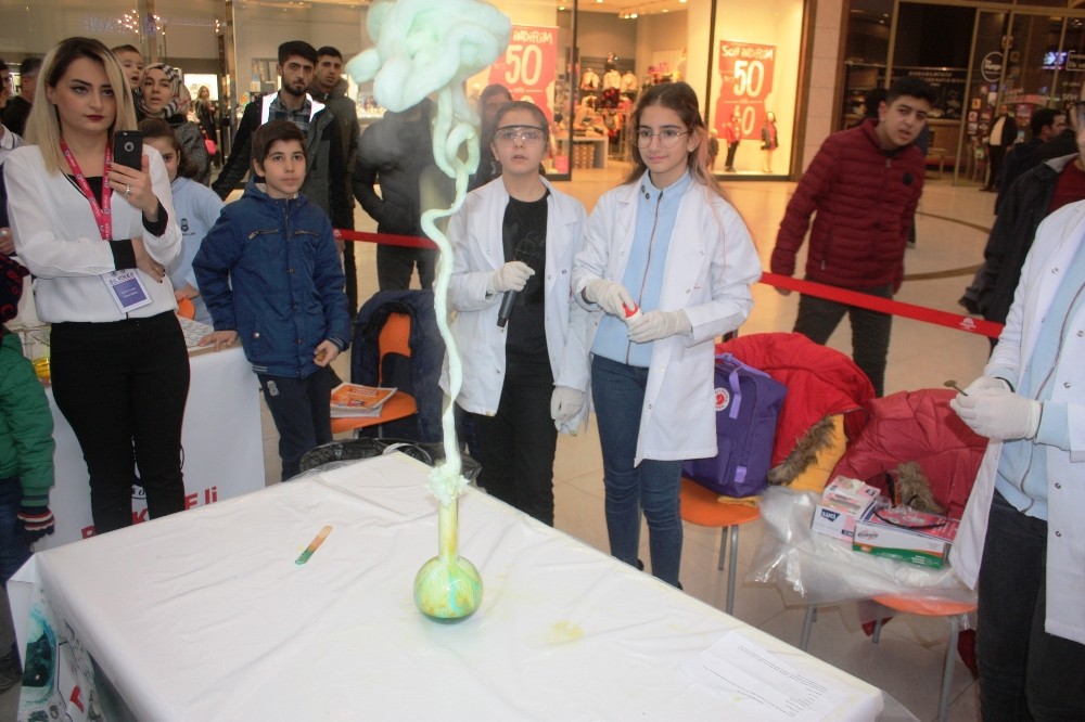 Öğrenciler tasarımları ile görenleri şaşırttı