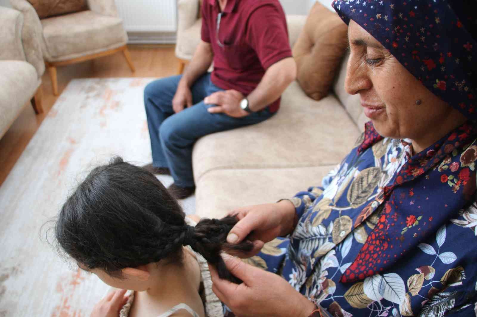 Koruyucu ailelik yaptığı yeğenlerini öz çocuklarından ayırmıyor