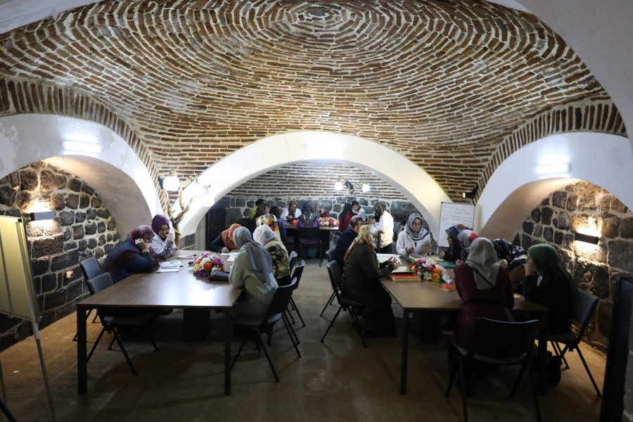 Diyarbakır’da 82 no’lu burçta kadınlara ücretsiz psikolojik destek