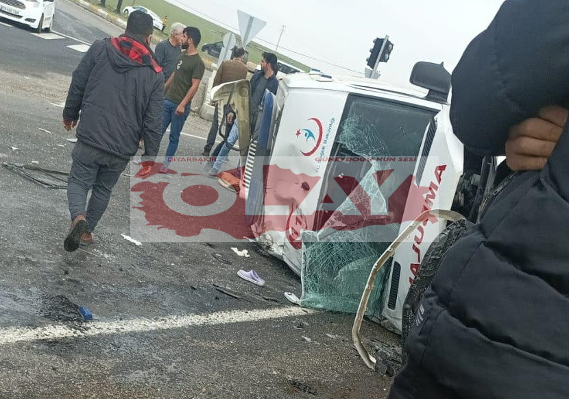 Diyarbakır’da ambulans kaza yaptı: 1 ölü 1’i ağır, 5 yaralı