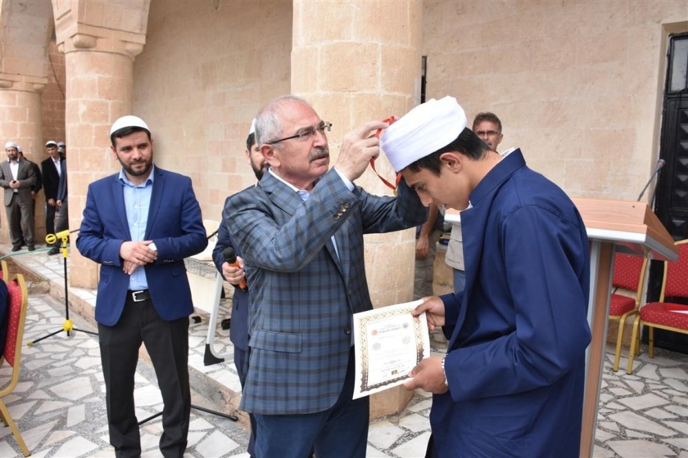 Hafızlara sertifikaları törenle verildi