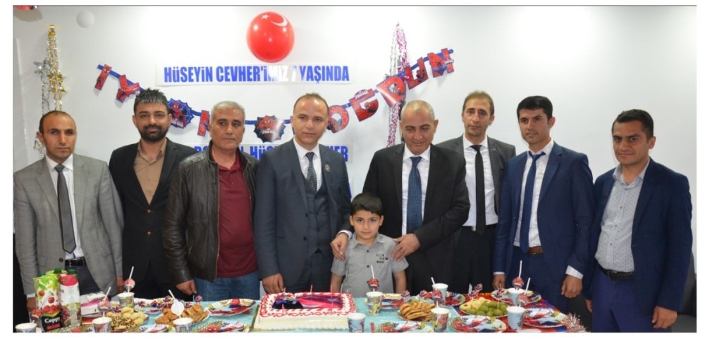 Şehit çocuğuna doğum günü sürprizi