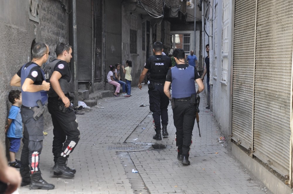 Şizofreni hastası polisi yaraladı