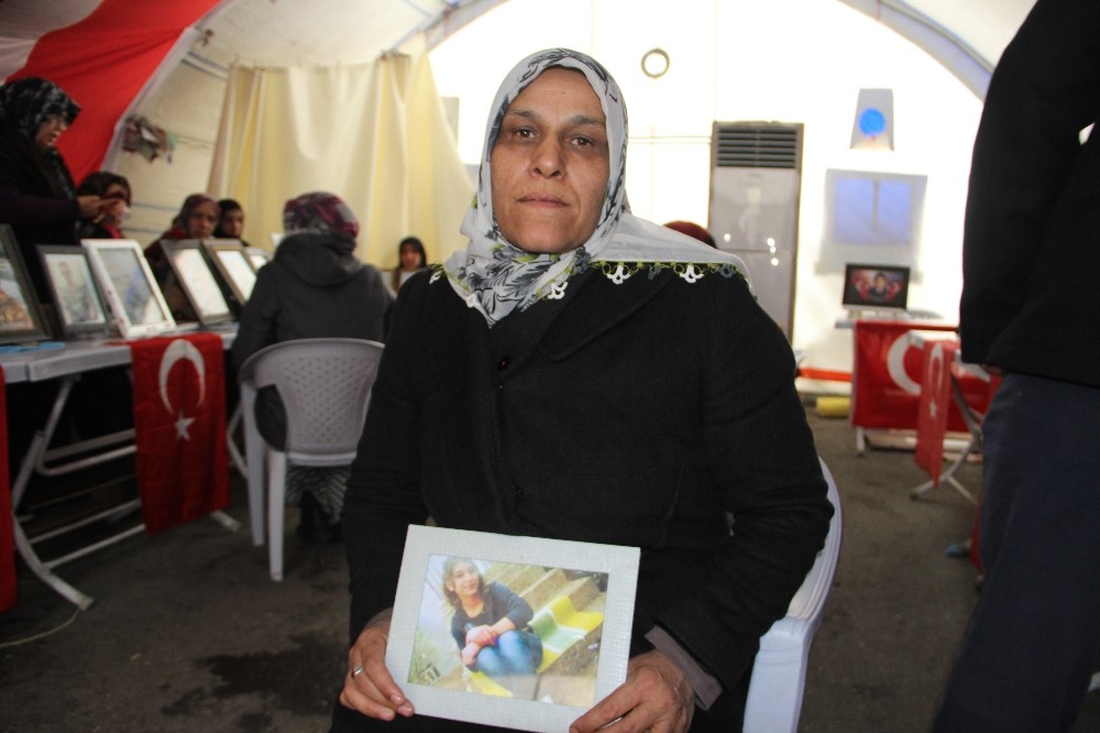 Ailelerin direnişi sürüyor, terör örgütü PKK’da çözülmeler devam ediyor