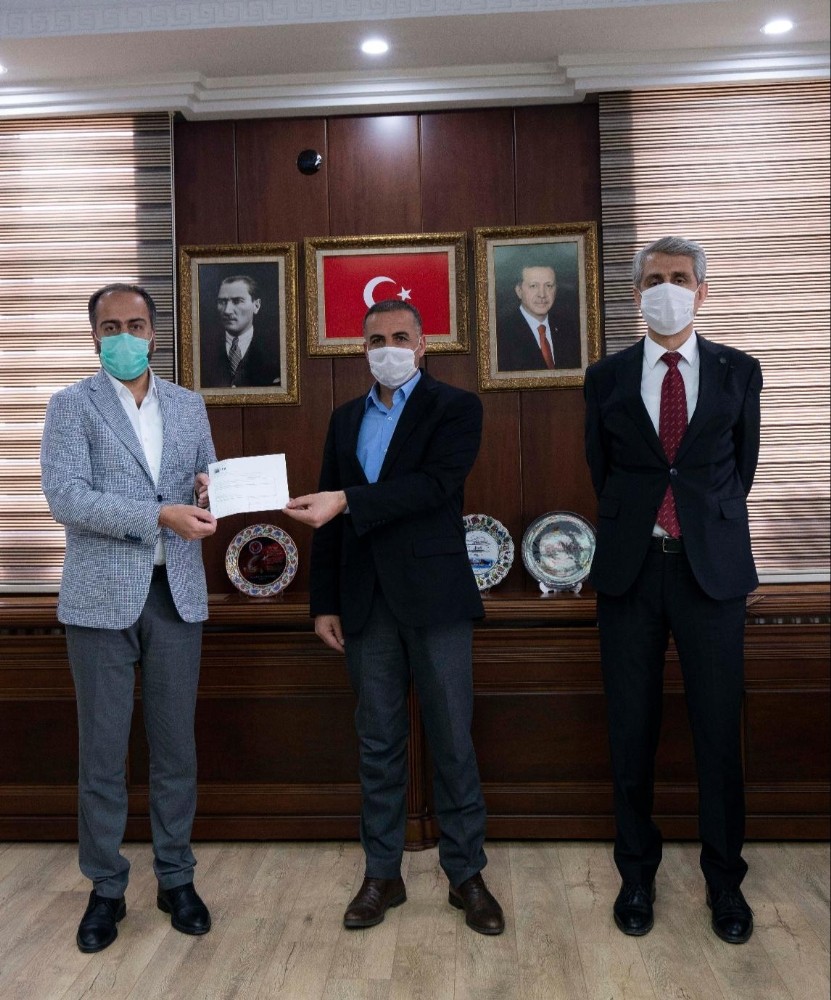 Van YYÜ Senatosu’ndan deprem kampanyasına destek