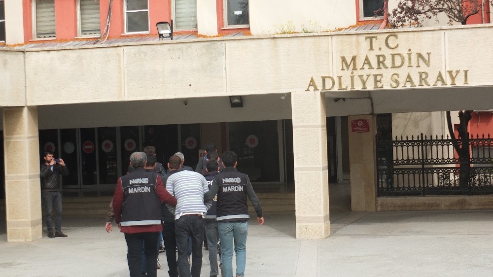 Mardin’de uyuşturucu tacirlerine operasyon