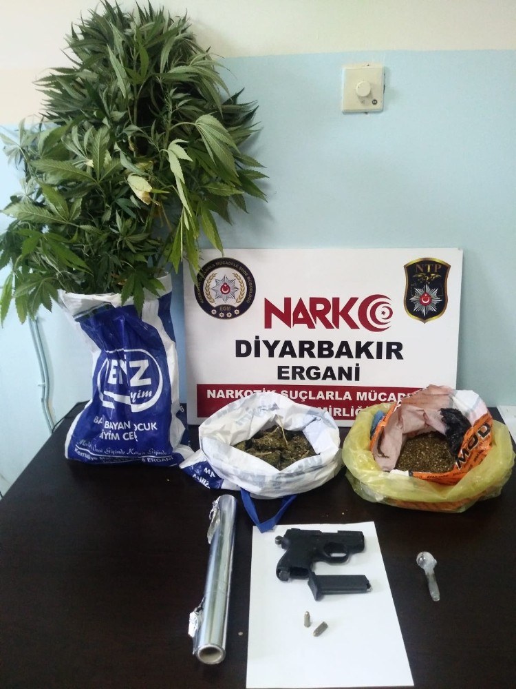 Ergani’de uyuşturucu tacirlerine şafak operasyonu