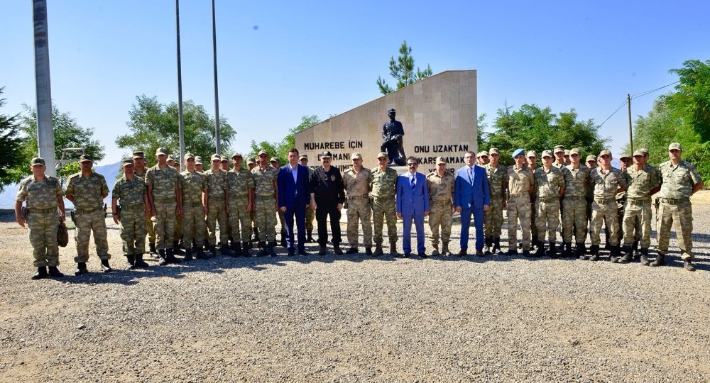 Vali Güzeloğlu Lice’deki üs bölgelerinde incelemelerde bulundu