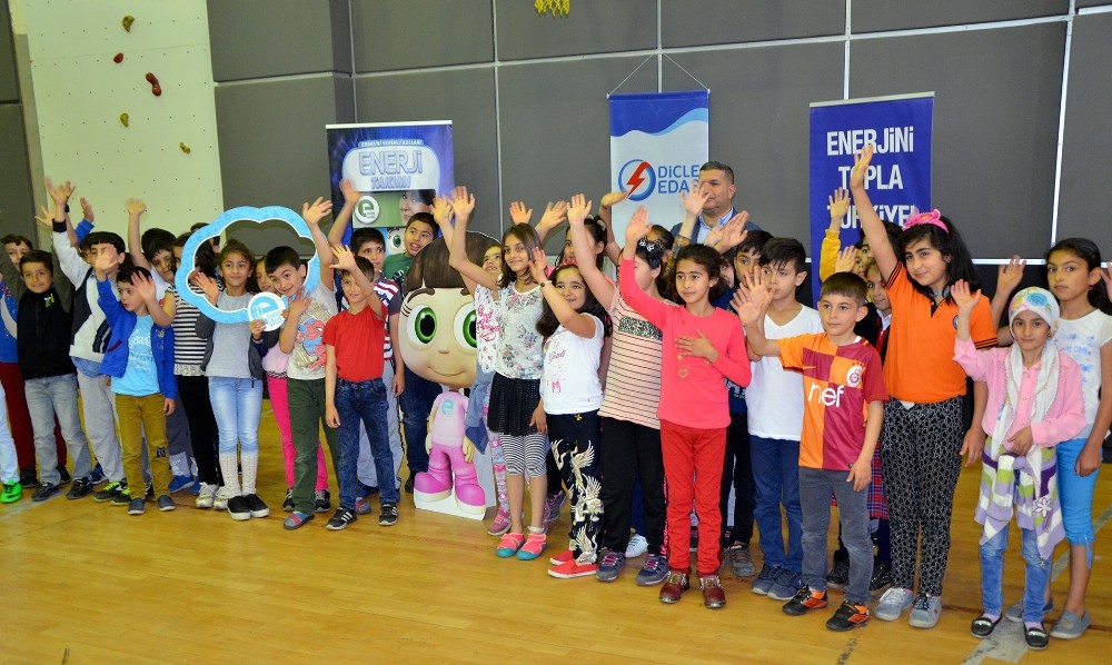 Güneydoğulu 2 bin 800 çocuk Enerji Tiyatrosu’nda buluştu