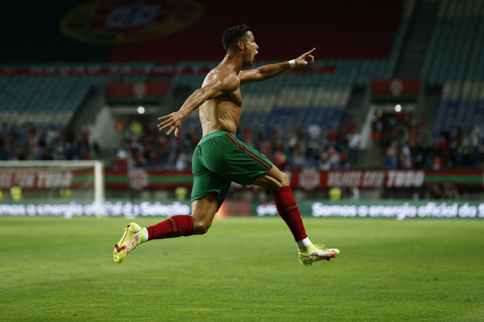 Cristiano Ronaldo milli formayla en &ccedil;ok gol atan futbolcu oldu