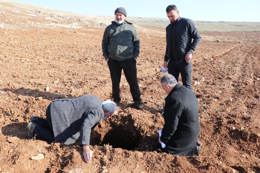 Şanlıurfa’da depremler sonrası oluşan obruk korkuttu