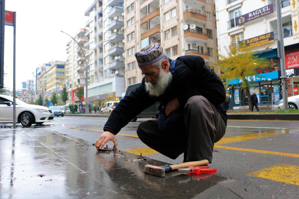 Metropol kentin çekiçli hayırseveri (Videolu)