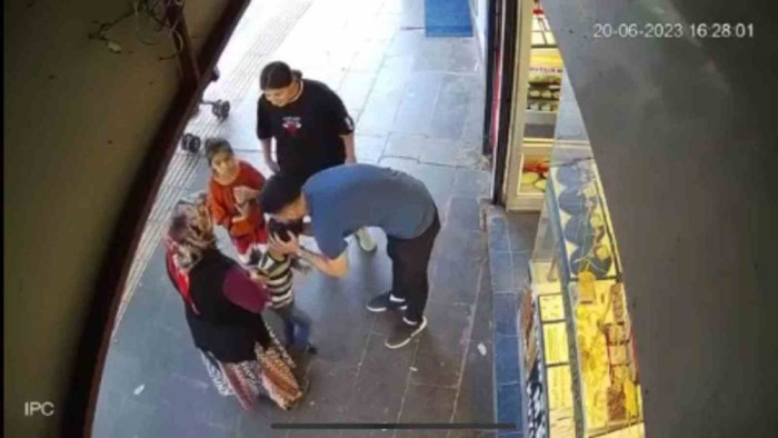 5 yaşındaki çocuk, Heimlich manevrasıyla böyle kurtarıldı