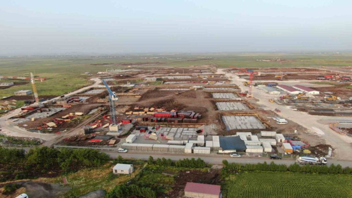 TOKİ konutlarında hummalı çalışma gece gündüz sürüyor