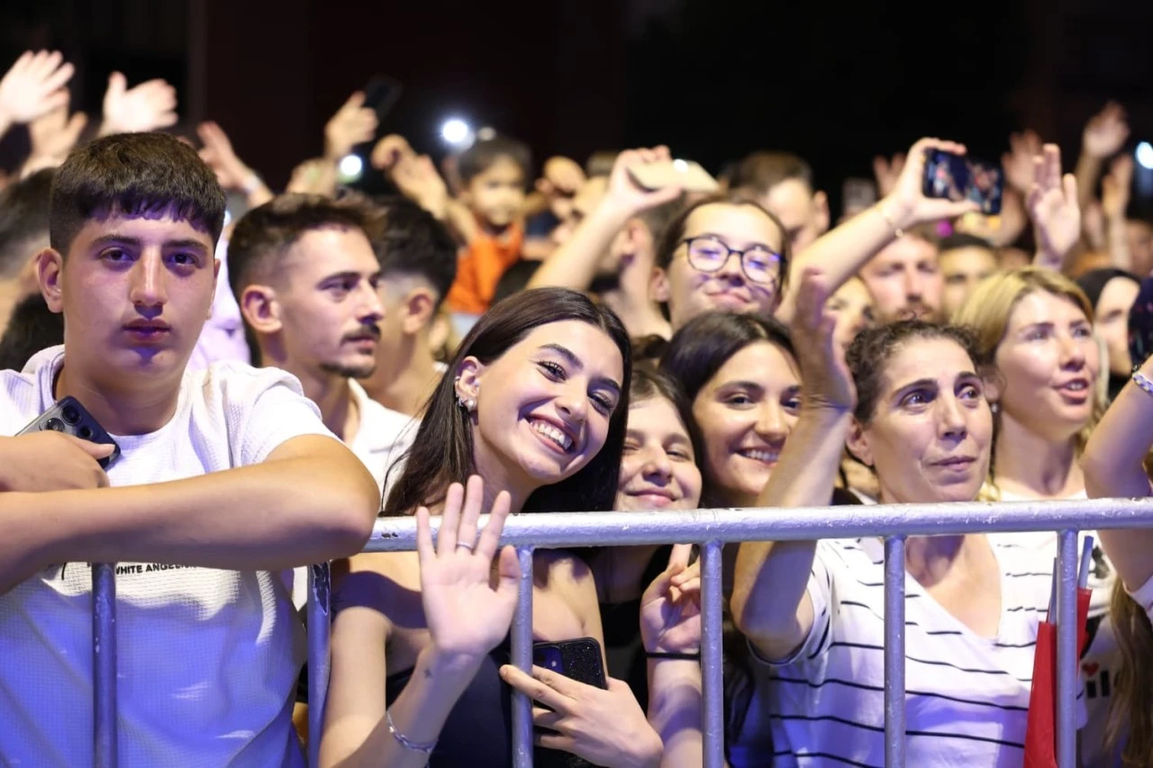 Aydın’daki Konser Görselleri Tartışma Yarattı