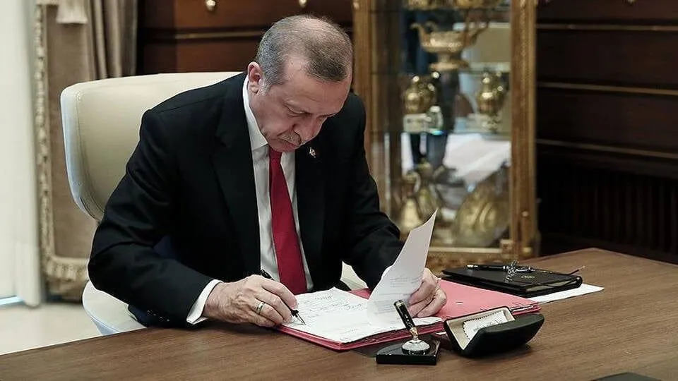 Erdoğan’dan İmza: Bakanlıklar ve Kamu Kurumlarında Görev Değişiklikleri
