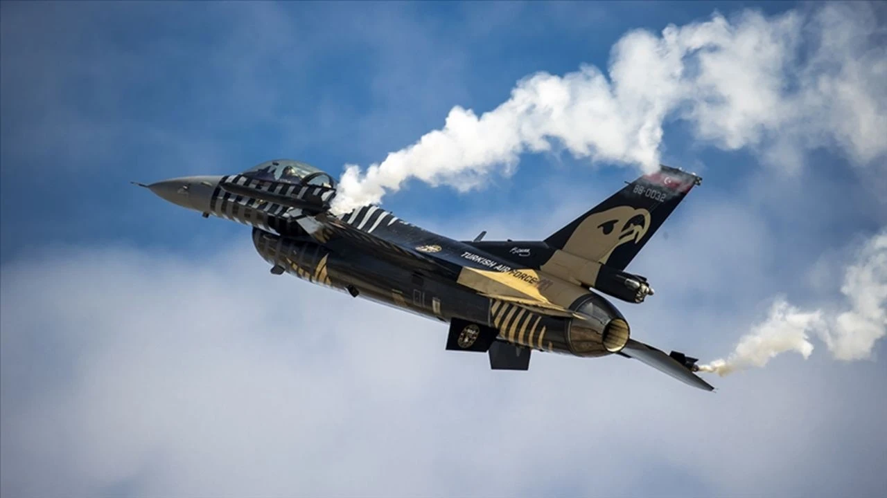 İstanbul'da jetler neden uçuyor son dakika? F16 savaş uçakları sesi duyuldu