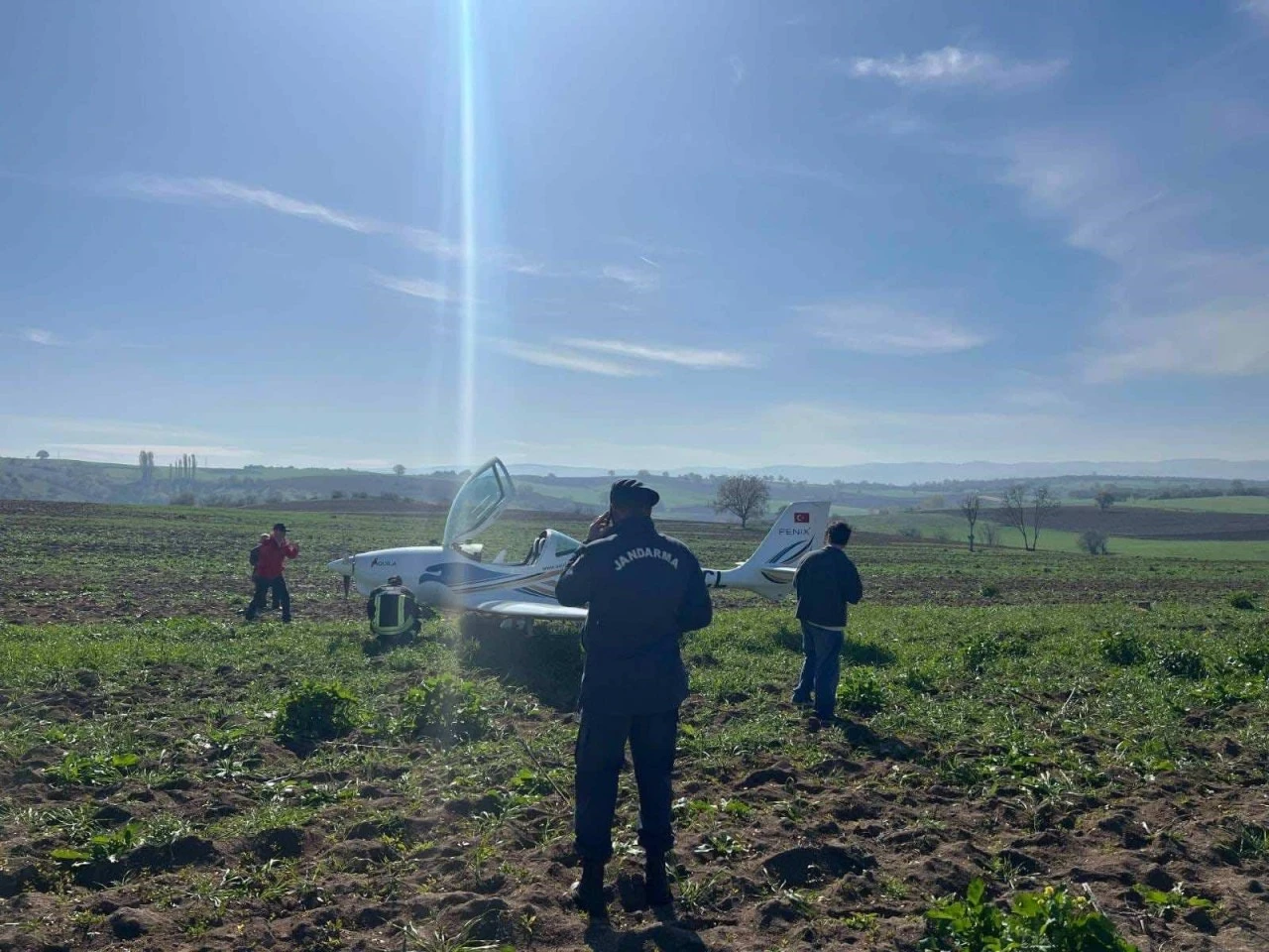 Eğitim Uçağı Zorunlu İnişte Kaza Yaptı