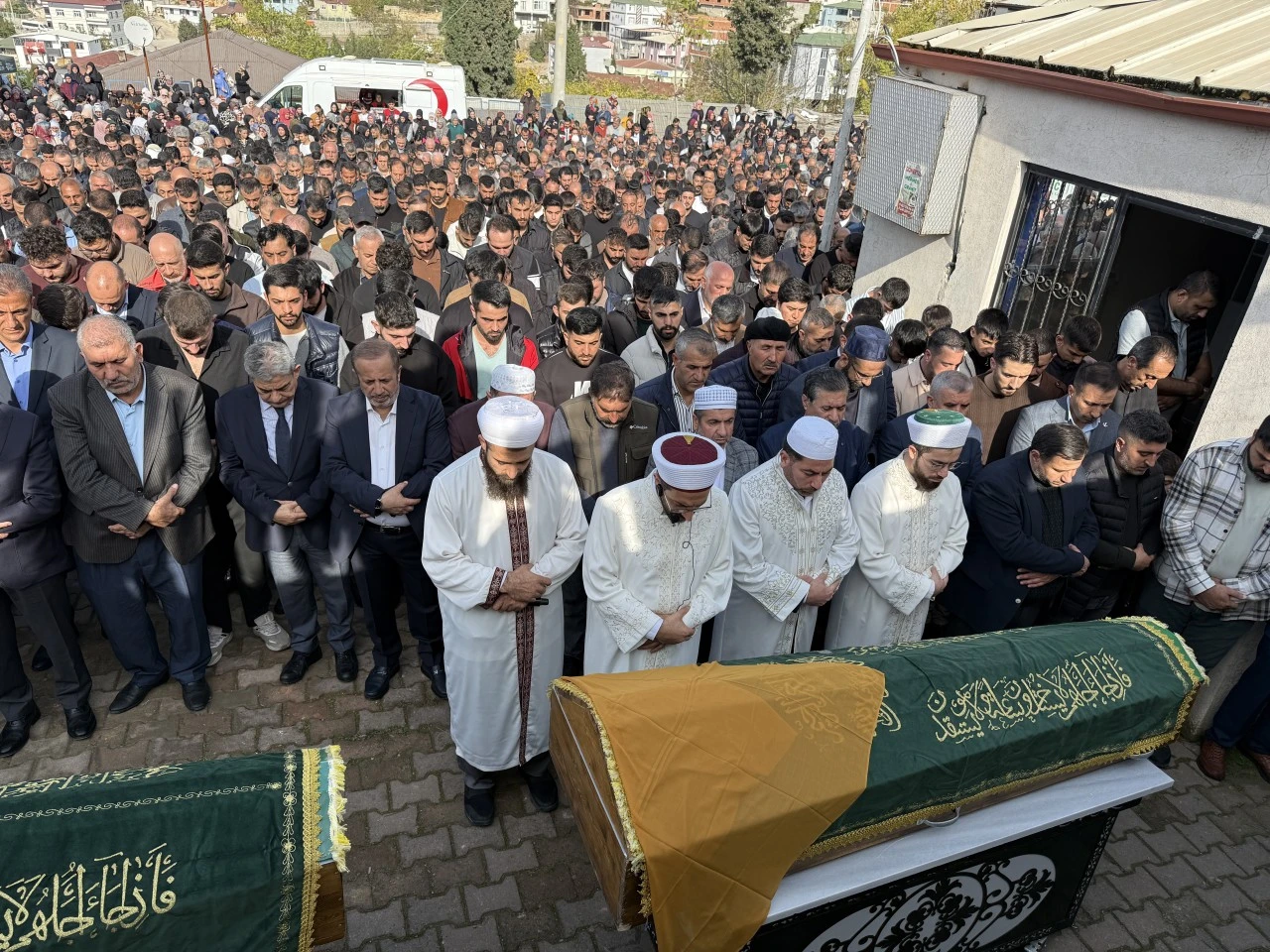 Yangında hayatını kaybedenlere son veda