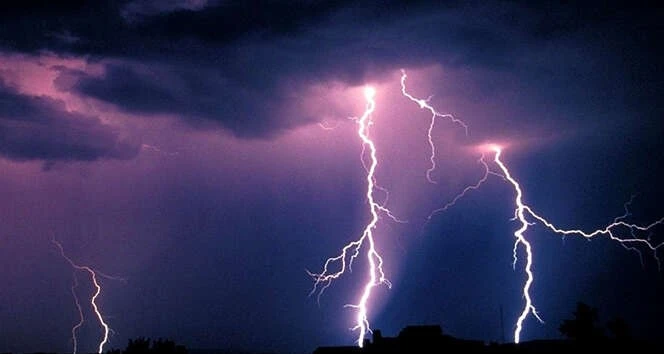 Yıldırım düşmesi sonucu yangın çıktı!