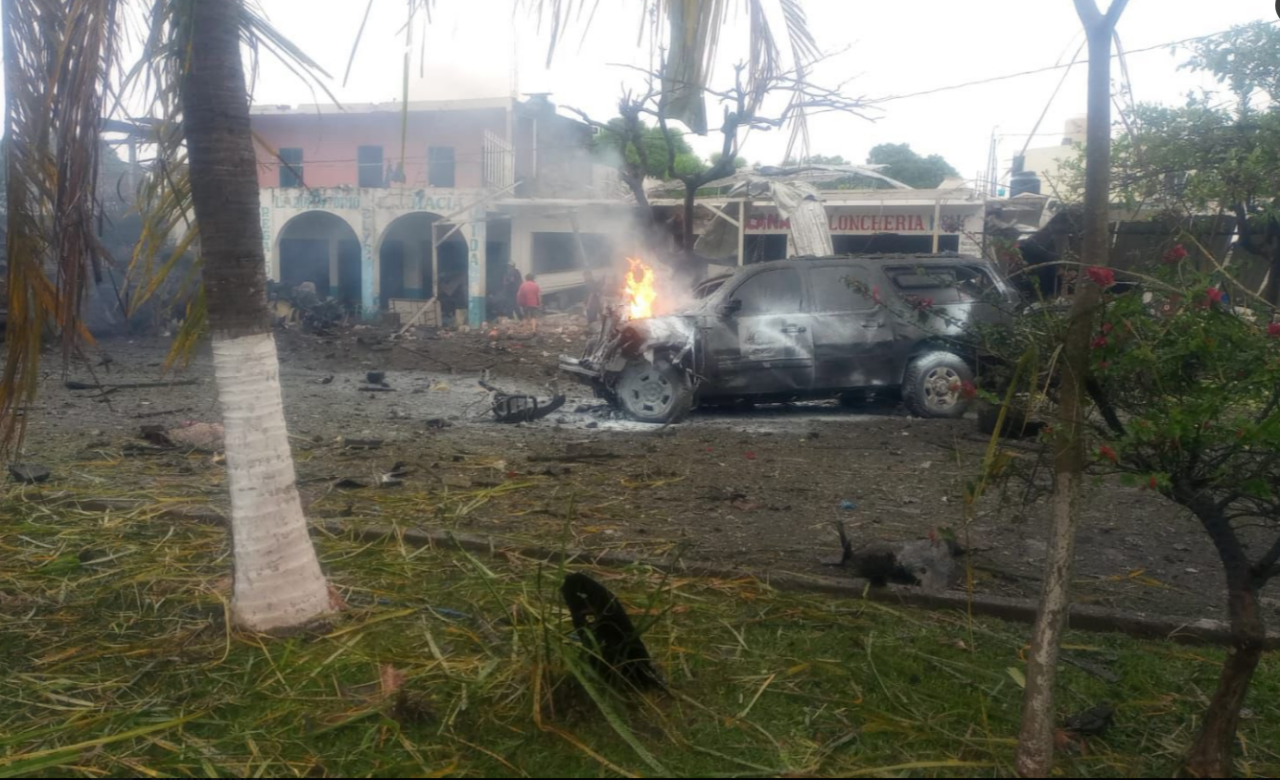 Polis karakolu &ouml;n&uuml;nde şiddetli patlama: &Ouml;l&uuml; ve yaralılar var