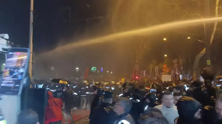 Bursa'da gergin anlar Mahalleye girişler kapatıldı