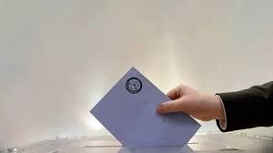 2023 se&ccedil;imlerini bilen şirketten &ccedil;arpıcı anket!