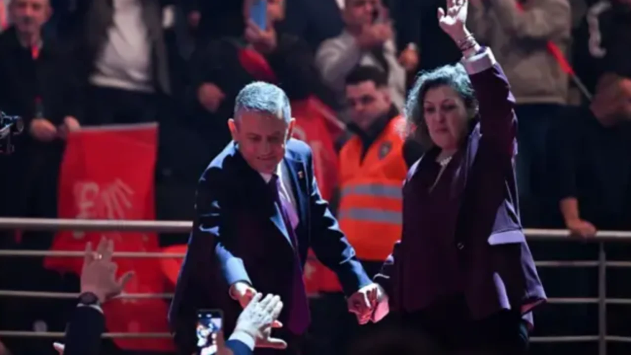 CHP&rsquo;ye Ko&ccedil; Holding'ten s&uuml;rpriz transfer