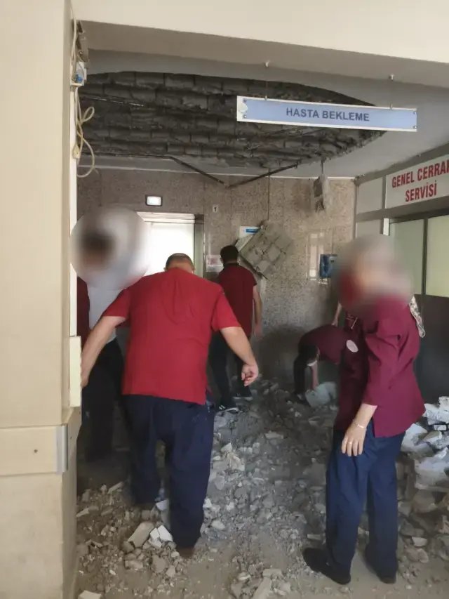 Hastanenin tavanı &ccedil;&ouml;kt&uuml;