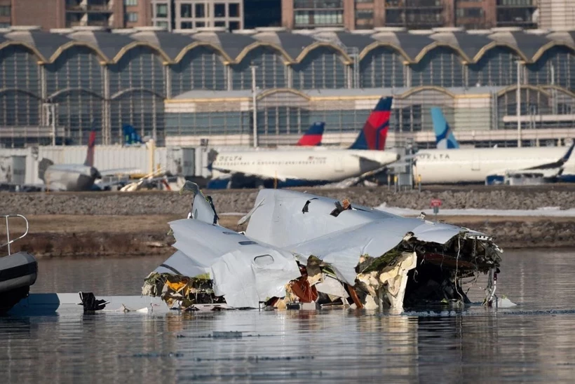 U&ccedil;ak ile helikopter &ccedil;arpıştı, 67 kişi &ouml;ld&uuml;!