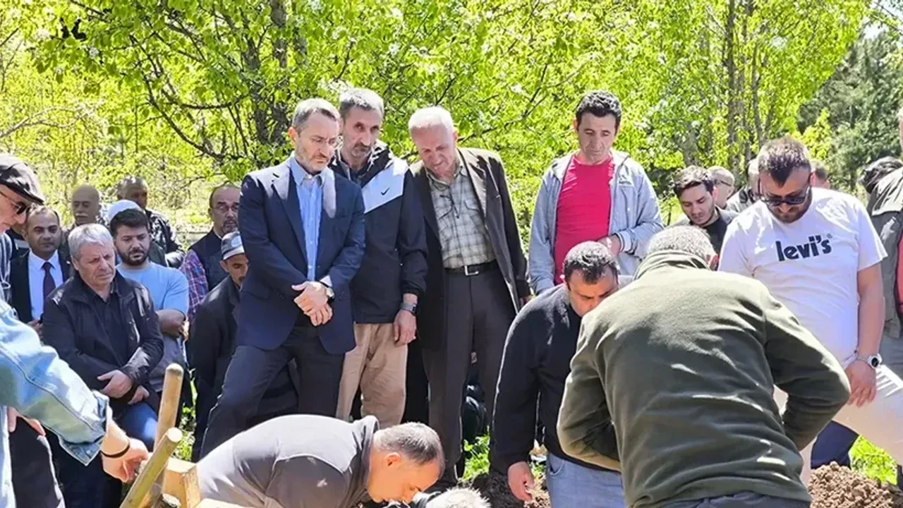 Fahrettin Altun&rsquo;un acı g&uuml;n&uuml;: Amcası toprağa verildi