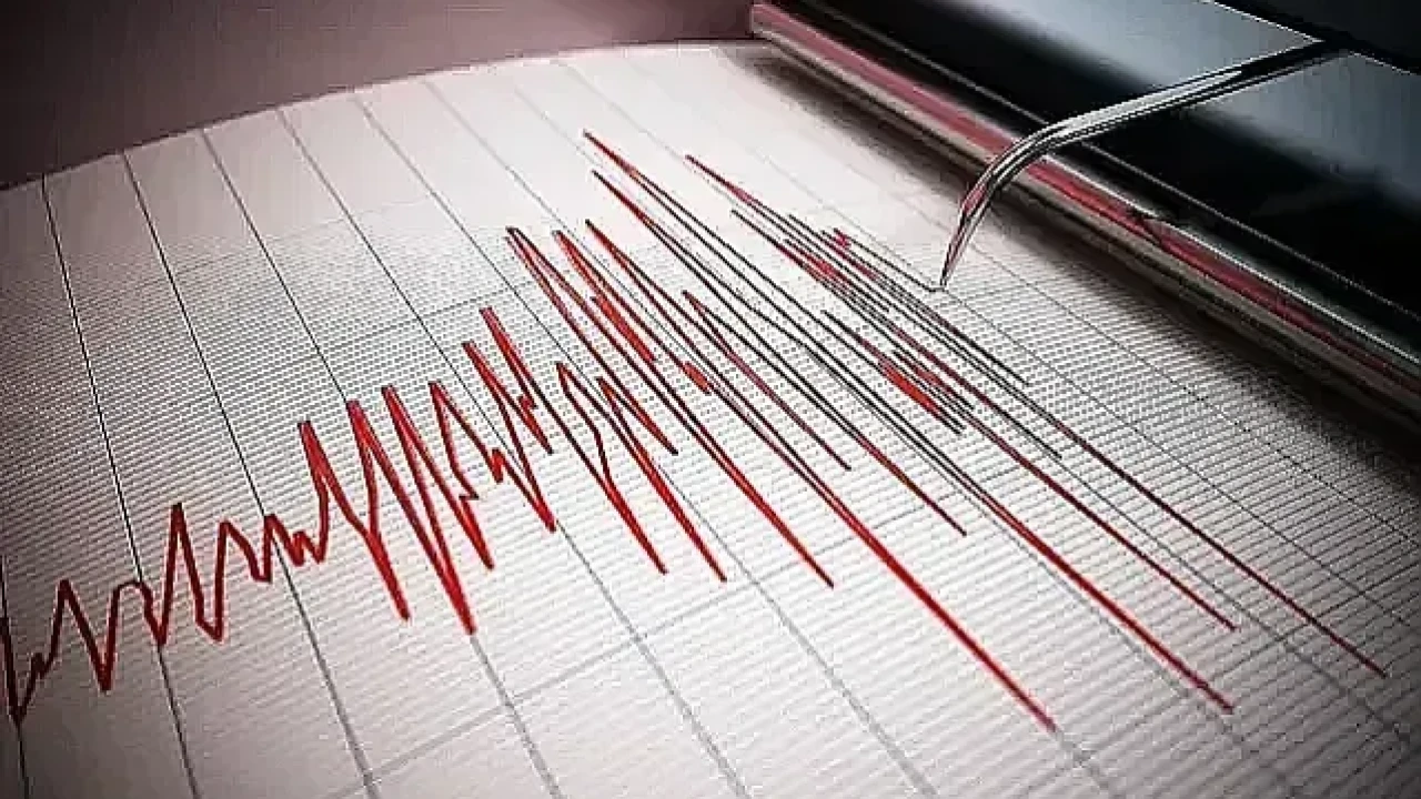 5,2 b&uuml;y&uuml;kl&uuml;ğ&uuml;nde deprem: B&ouml;lgede panik