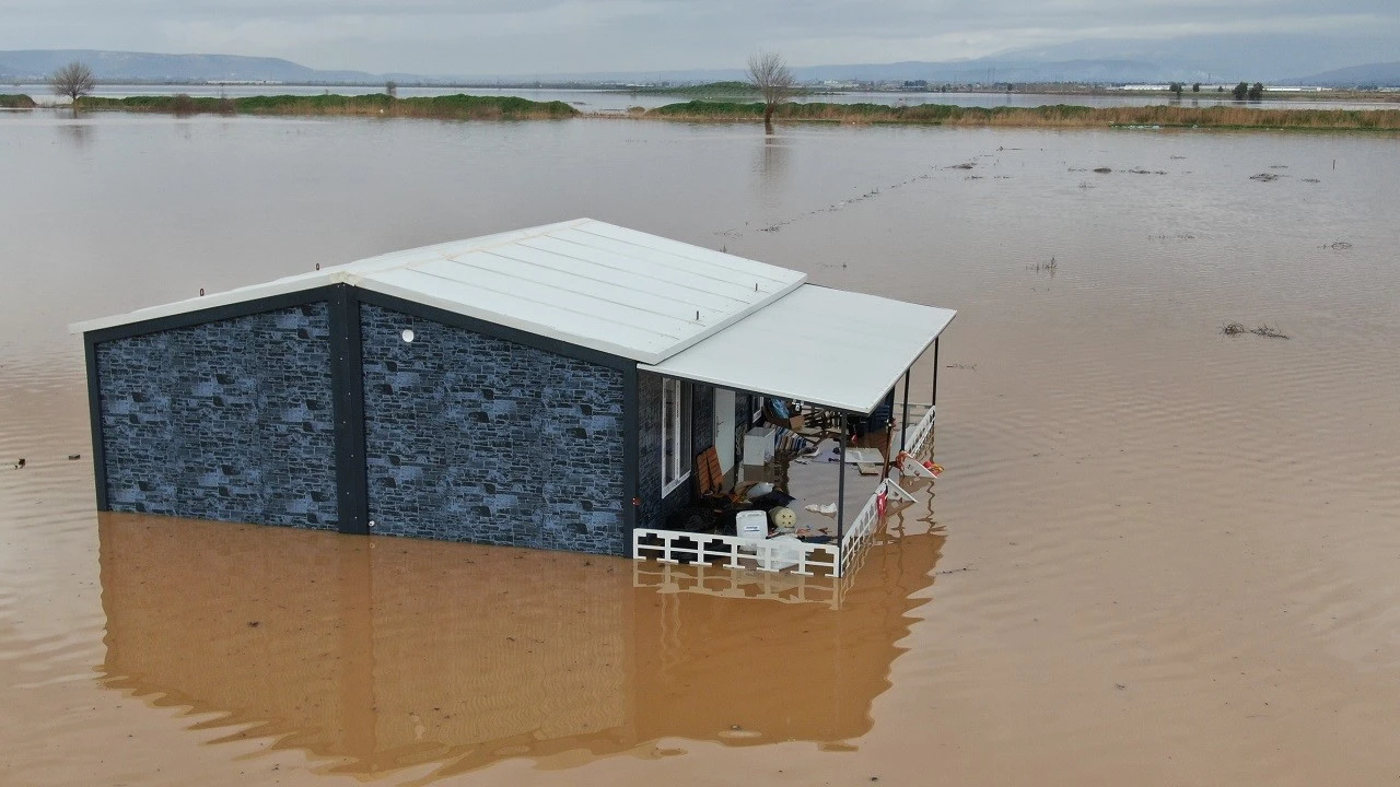 Selin can aldığı İzmir i&ccedil;in kritik uyarı! Meteoroloji saat verdi