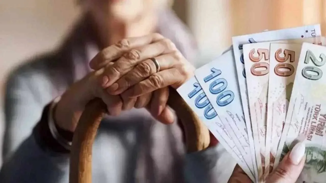 Emeklilere &ccedil;ifte bayram m&uuml;jdesi mi geliyor? İşte konuşulan rakam