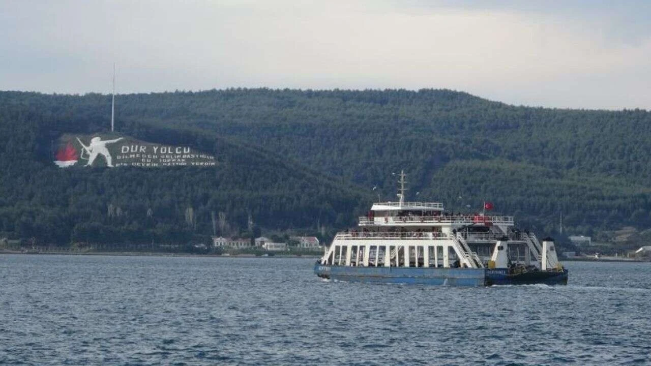 &Ccedil;anakkale'de deniz ulaşımına fırtına engeli