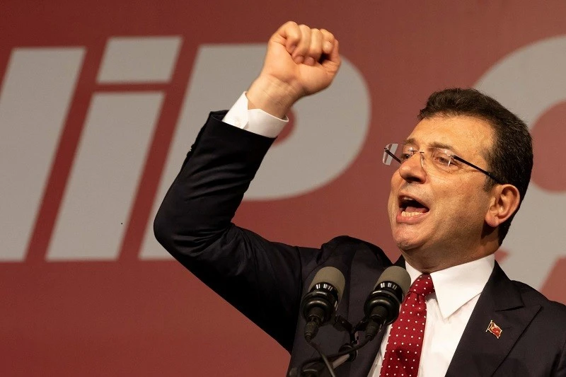 Ekrem İmamoğlu&rsquo;ndan &Ouml;zg&uuml;r &Ouml;zel&rsquo;e olay tepki