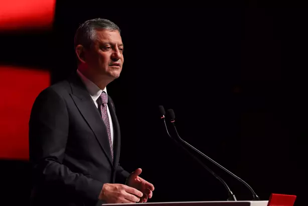 &Ouml;zg&uuml;r &Ouml;zel&rsquo;den ara se&ccedil;im &ccedil;ıkışı