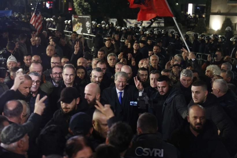 Sokaklar savaş alanına d&ouml;nd&uuml;